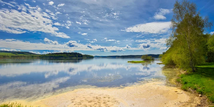Penzion s půjčovnou raftů: apartmány až pro 7 osob, vč. kuchyně a zahrady s ohništěm, 9 km od Lipna