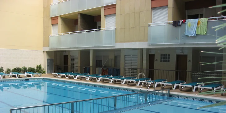 Apartmány na španělském pobřeží Costa Dorada: bazén a terasa, pláž 50 metrů