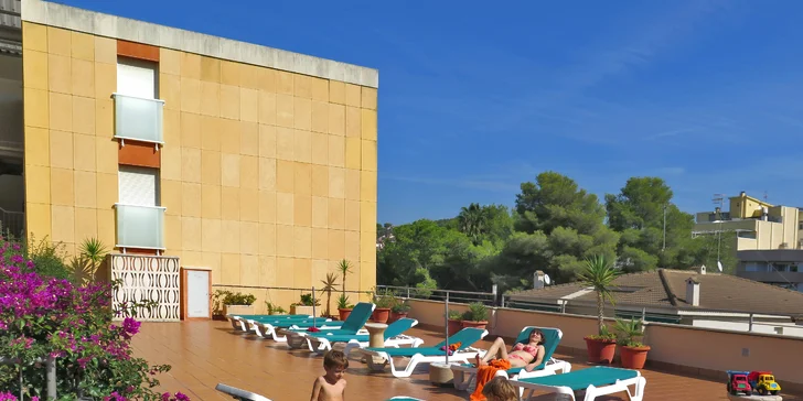 Apartmány na španělském pobřeží Costa Dorada: bazén a terasa, pláž 50 metrů