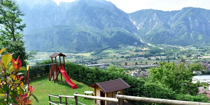 Italské termální lázně Levico: hotel s polopenzí a bazénem, degustace ve vinařství