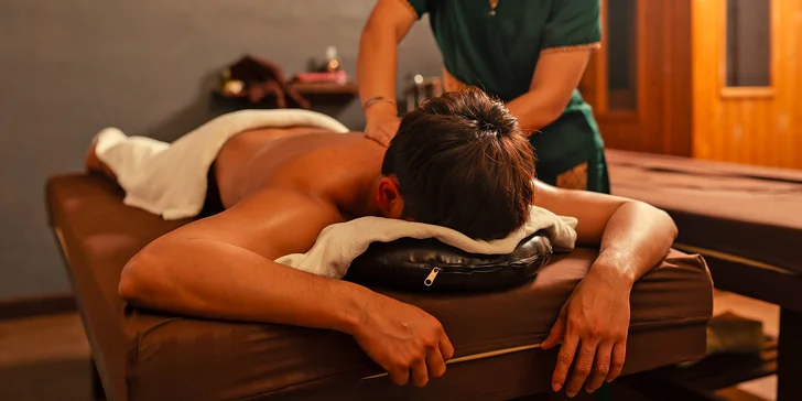 Thajská masáž olejová i aromaterapeutická: záda, ramena či celé tělo, 60–90 min.