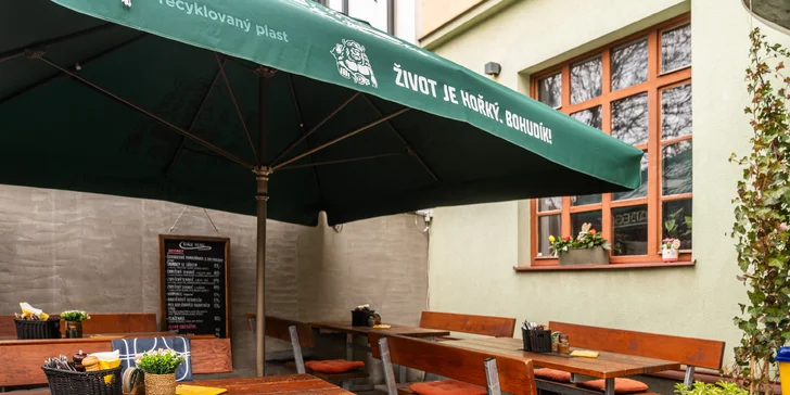 Vepřové i kuřecí řízečky a křídla s hranolky a omáčkami pro 2 či 4 osoby