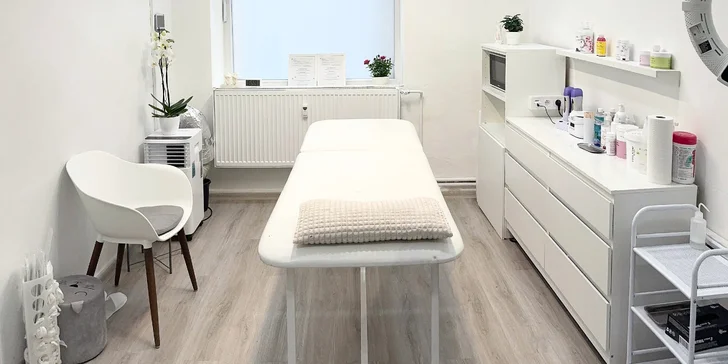 Permanentní make-up obočí pudrovou metodou nebo akvarelových rtů