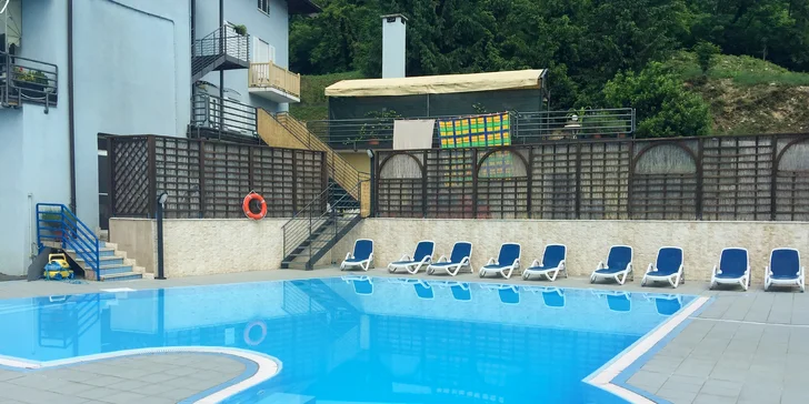 Italské termální lázně Levico: hotel s polopenzí a bazénem, degustace ve vinařství