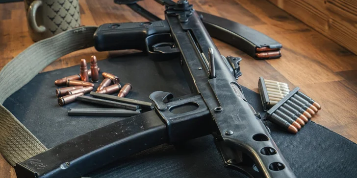 20–120 minut na střelnici: puška, revolver i samopal, vč. dozoru zkušeného instruktora