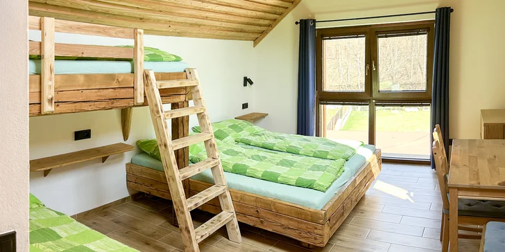 Penzion s půjčovnou raftů: apartmány až pro 7 osob, vč. kuchyně a zahrady s ohništěm, 9 km od Lipna