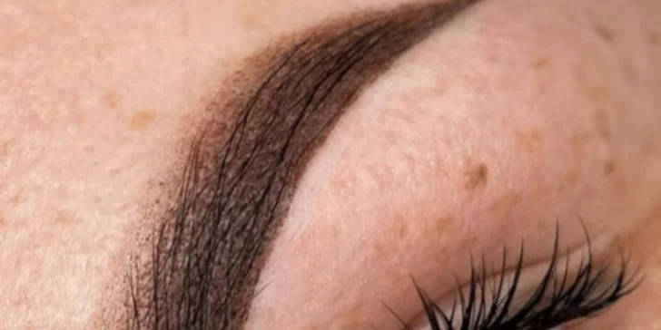 Perfektně nalíčená každý den: permanentní make-up očních linek, rtů i obočí