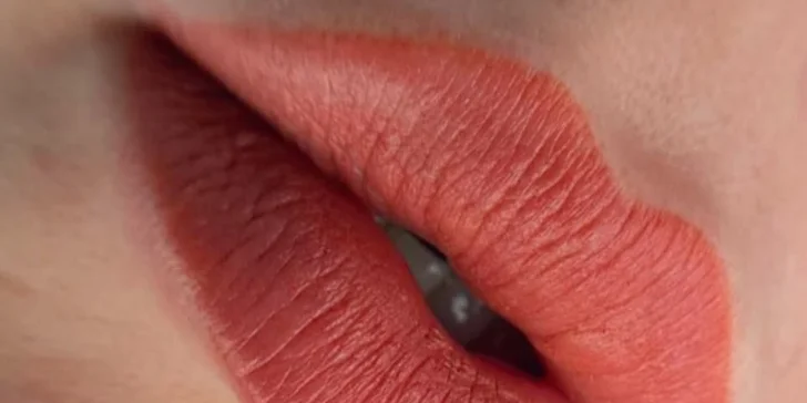 Perfektně nalíčená každý den: permanentní make-up očních linek, rtů i obočí
