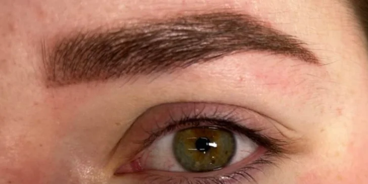 Perfektně nalíčená každý den: permanentní make-up očních linek, rtů i obočí