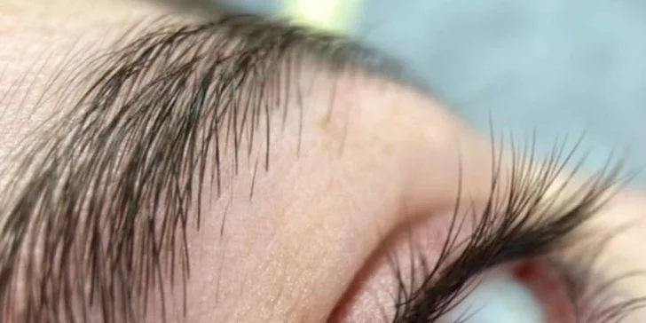 Perfektně nalíčená každý den: permanentní make-up očních linek, rtů i obočí