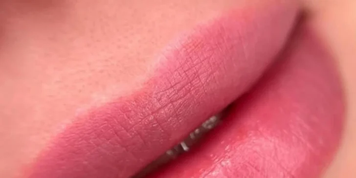 Perfektně nalíčená každý den: permanentní make-up očních linek, rtů i obočí
