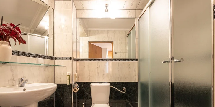 Slavná ulice Krupówki: pobyt v tepajícím centru Zakopaného s neomezeným wellness a snídaní