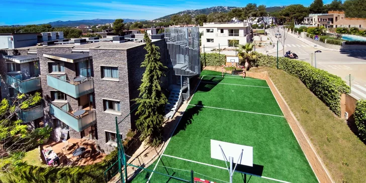 Rodinná dovolená na španělském pobřeží: 4* apartmány s polopenzí, bazén, animační program