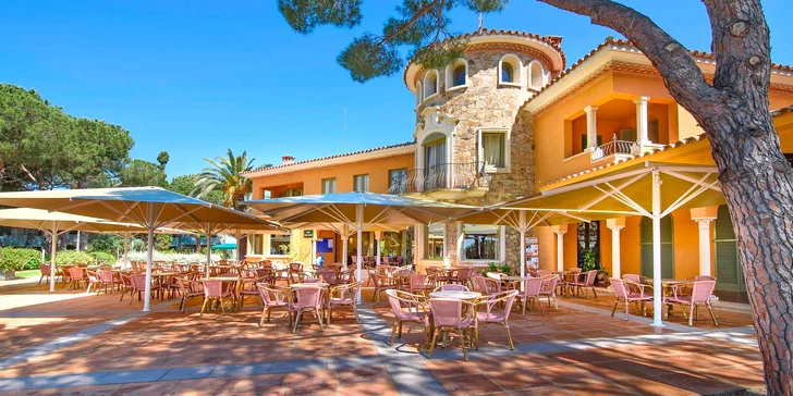 Rodinná dovolená na španělském pobřeží: 4* apartmány s polopenzí, bazén, animační program