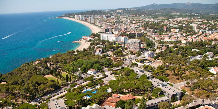 Rodinná dovolená na španělském pobřeží: 4* apartmány s polopenzí, bazén, animační program