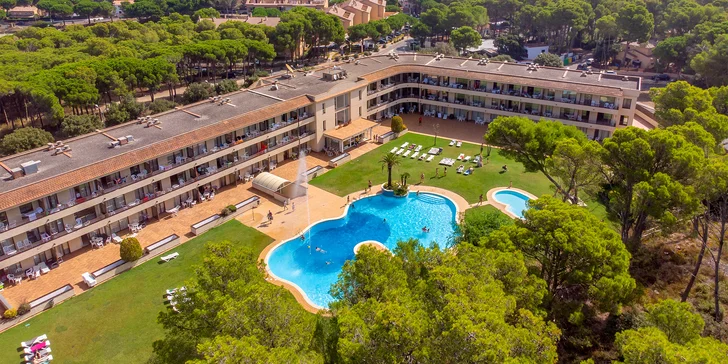 Španělská Costa Brava: příjemný hotel kousek od pláže a neomezeně bazén