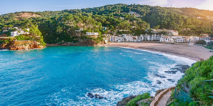 Španělská Costa Brava: příjemný hotel kousek od pláže a neomezeně bazén