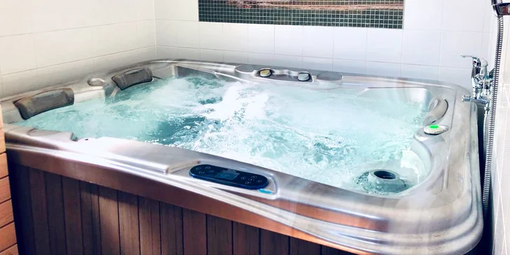 Pobyt v útulném posedu na Slováckém dvoře: komfortní vybavení, snídaně a privátní wellness