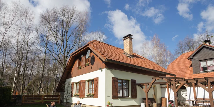Zrekonstruovaná chalupa ve Frýdlantu nad Ostravicí: přímo u řeky, vlastní sauna, vířivka a zahrada, 9 km od Lysé hory