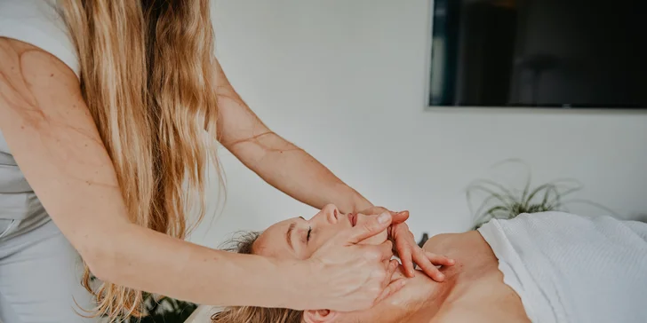 Relaxační masáž celého těla v délce 120 min. i s nealko sektem a ovocem