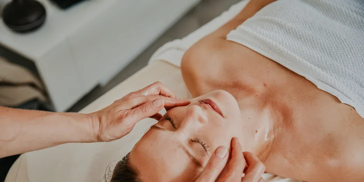 Relaxační masáž celého těla v délce 120 min. i s nealko sektem a ovocem