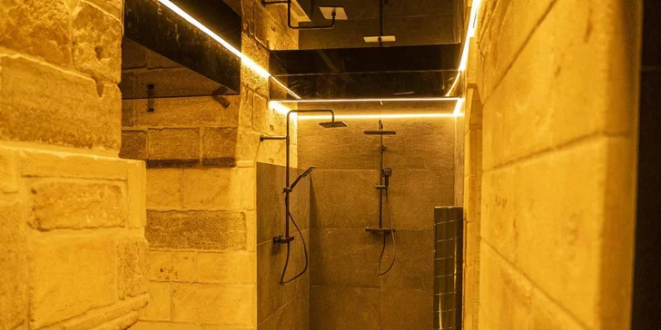 Privátní wellnes na 60 min. až pro 24 osob: vířivka, dvě sauny i relax zóna