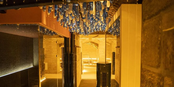Privátní wellnes na 60 min. až pro 24 osob: vířivka, dvě sauny i relax zóna