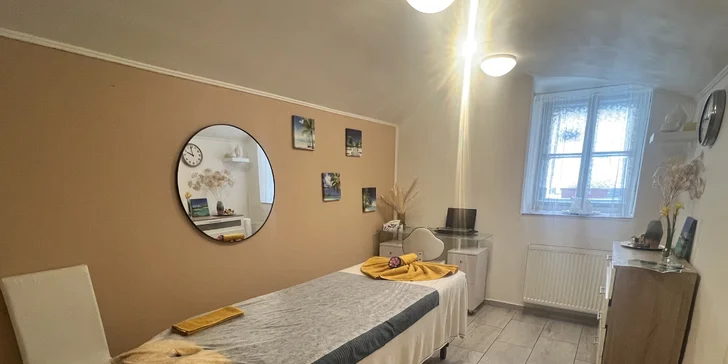 Masáž dle výběru či masážní rituál s peelingem a bylinnou koupelí nohou