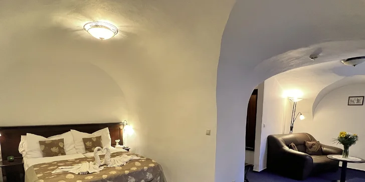 Hotel ze 17. století v centru Třebíče: snídaně, prohlídka památek i welcome drink