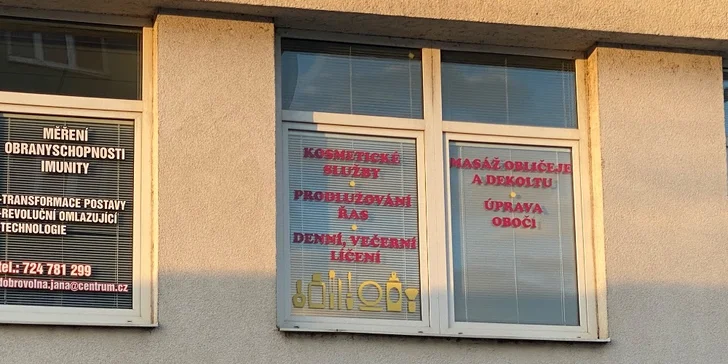 Liftingová masáž obličeje nebo kosmetické ošetření pleti pro ženy i muže