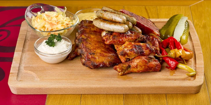 Masová hostina na Smíchově: burger menu, žebra, krkovice a křídla i stripsy a řízečky