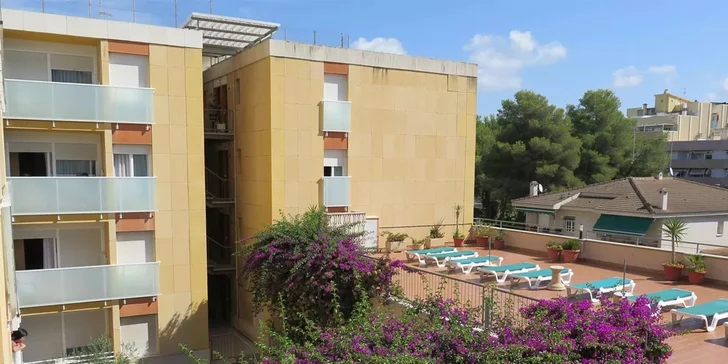 Apartmány na španělském pobřeží Costa Dorada: bazén a terasa, pláž 50 metrů