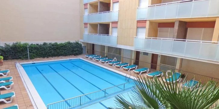 Apartmány na španělském pobřeží Costa Dorada: bazén a terasa, pláž 50 metrů