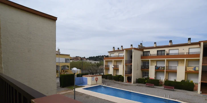 Apartmány na španělském pobřeží Costa Brava: s kuchyňkou, bazénem a 500 metrů od pláže