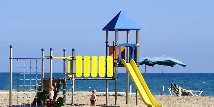 Apartmány na španělském pobřeží Costa Dorada: bazén a terasa, pláž 50 metrů