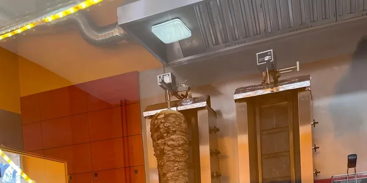 Dürüm, döner i falafel i talíř s hranolky: otevřené vouchery na 200 Kč