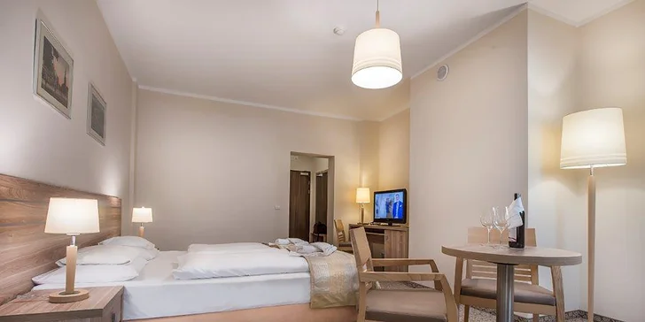 Historický hotel ve Svinoústí: elegantní interiéry, neomezený wellness a snídaně, polopenze či plná penze