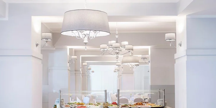 Historický hotel ve Svinoústí: elegantní interiéry, neomezený wellness a snídaně, polopenze či plná penze