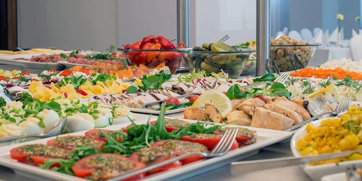 Historický hotel ve Svinoústí: elegantní interiéry, neomezený wellness a snídaně, polopenze či plná penze