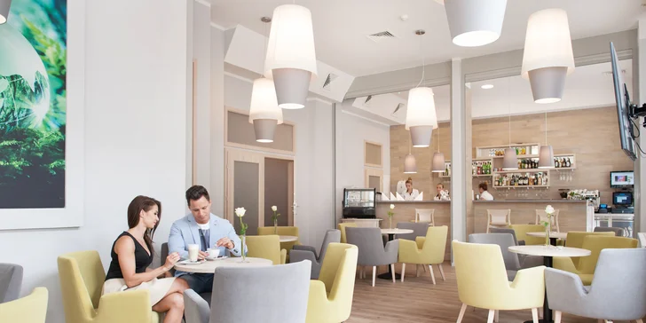 Historický hotel ve Svinoústí: elegantní interiéry, neomezený wellness a snídaně, polopenze či plná penze