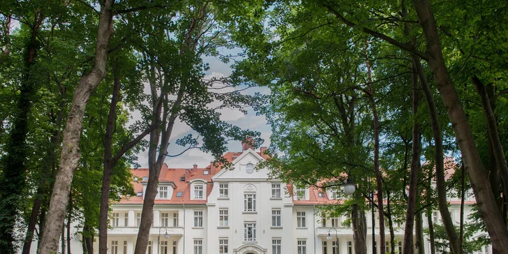Historický hotel ve Svinoústí: elegantní interiéry, neomezený wellness a snídaně, polopenze či plná penze
