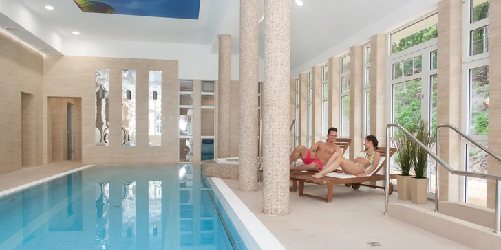 Historický hotel ve Svinoústí: elegantní interiéry, neomezený wellness a snídaně, polopenze či plná penze