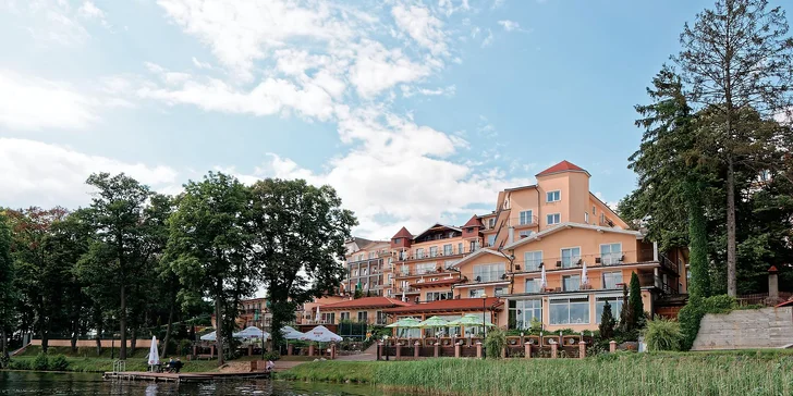 Dovolená u Mazruských jezer: 3* hotel přímo u promenády, strava, neomezeně sauny