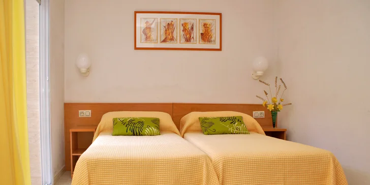 Apartmány na španělském pobřeží Costa Dorada: bazén a terasa, pláž 50 metrů