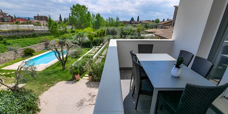 Dovolená v Itálii u jezera Lago di Garda: hotel s bazénem v olivovém háji