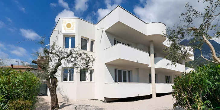 Dovolená v Itálii u jezera Lago di Garda: hotel s bazénem v olivovém háji