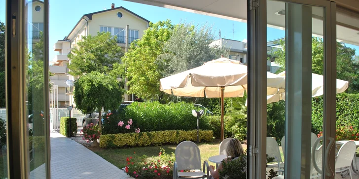Rimini: hotel u pláže s bazénem i snídaní, first minute slevy i 1 noc zdarma