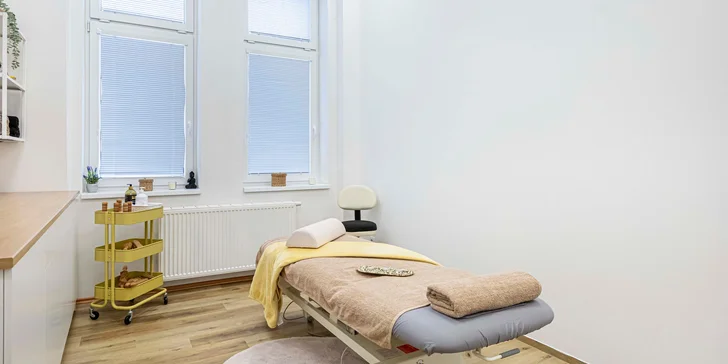 Detoxikační medová, havajská nebo masáž horkými mušlemi: 30-120 min. odpočinku