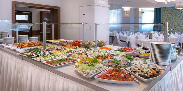 Historický hotel ve Svinoústí: elegantní interiéry, neomezený wellness a snídaně, polopenze či plná penze