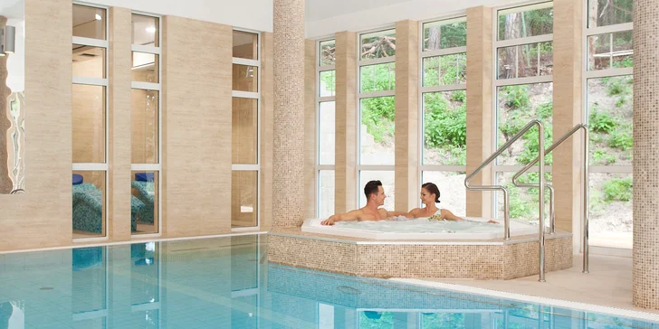 Historický hotel ve Svinoústí: elegantní interiéry, neomezený wellness a snídaně, polopenze či plná penze